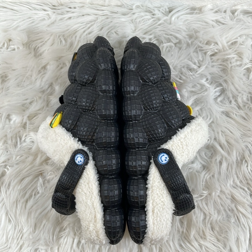 WILD DIVA Lounge Unique Fleece Lined Black Bubble Clogs with Fun Charms Size 11 - Picture 8 of 11